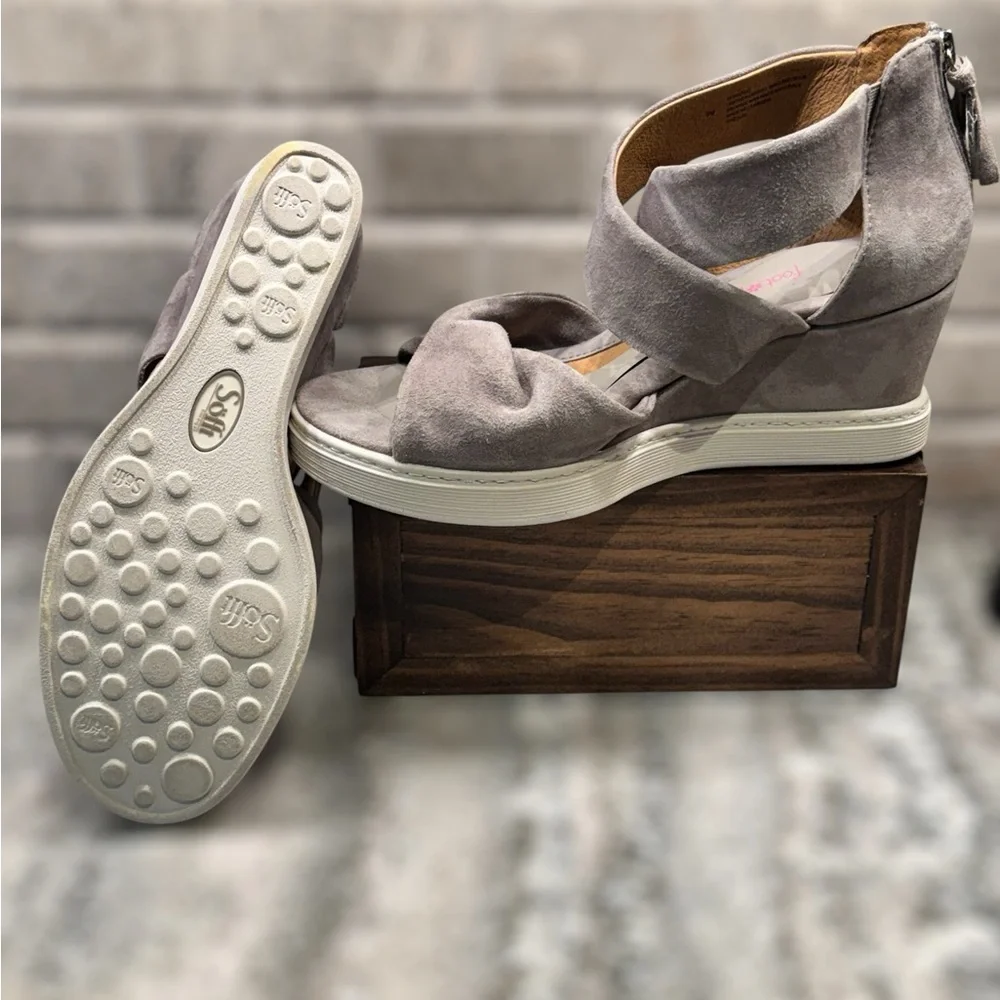 SOFFT Sanielle Gray Suede Wedge Sandals - Comfortable Strappy Platforms, 9B